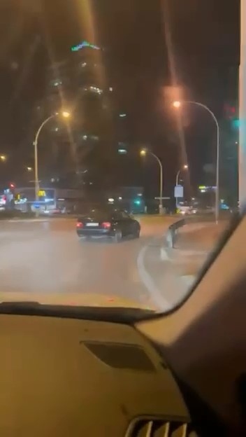 Drift atarken kazadan kıl payı kurtuldu 4 drift atarken kazadan kil payi kurtuldu 0