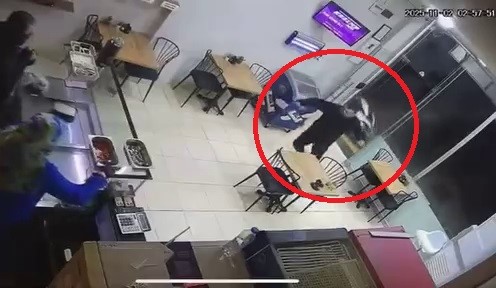 Drift atıp tozu dumana kattı, kaza yapıp böyle kaçtı 5 drift atip tozu dumana katti kaza yapip boyle kacti 1