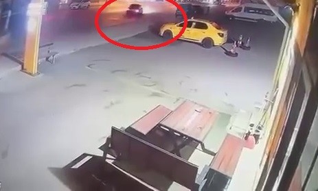 Drift atıp tozu dumana kattı, kaza yapıp böyle kaçtı 6 drift atip tozu dumana katti kaza yapip boyle kacti 2 idtUWQDZ