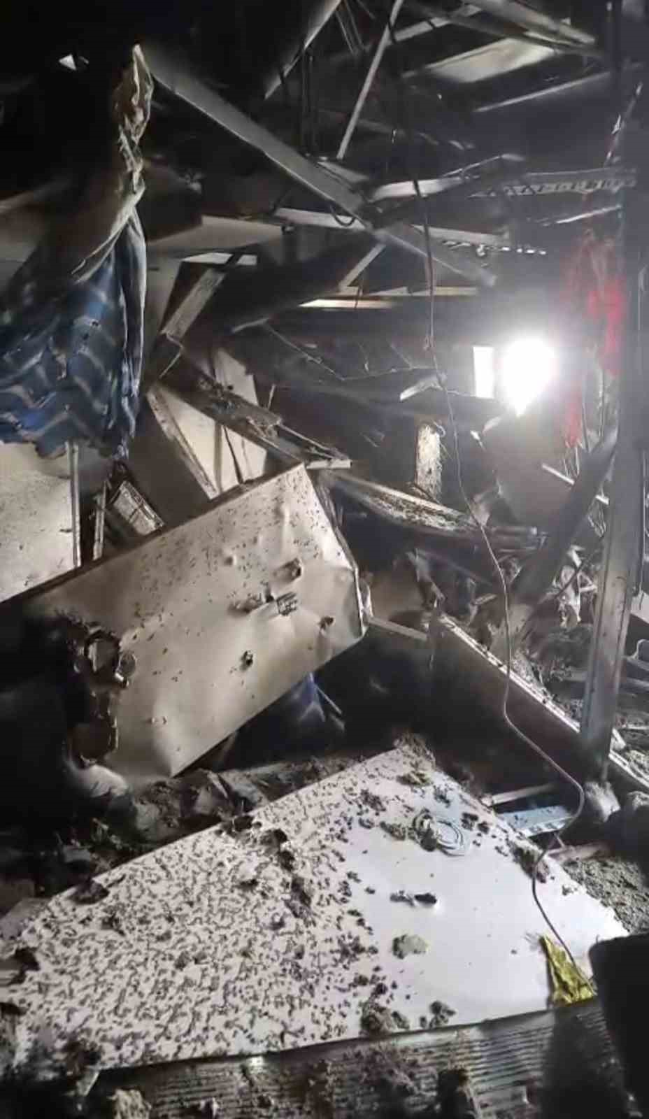 dron saldirisina ugrayan geminin icinde cekilen goruntuler saldirinin boyutunu gozler onune serdi 0 DFIeGAbi