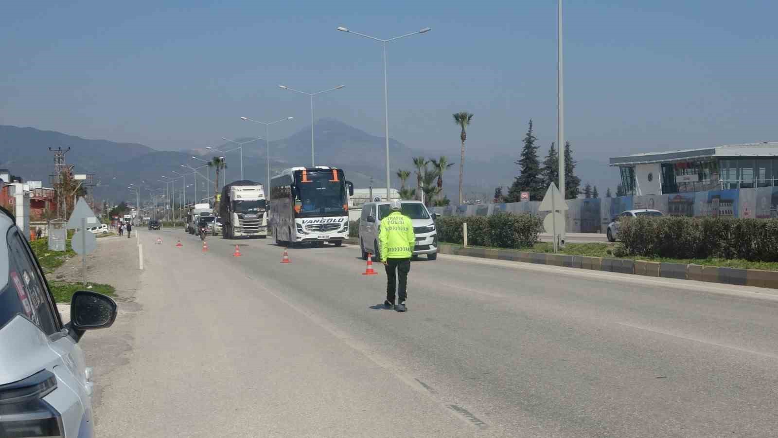 dronlu denetimde kirmizi isikta gectigi icin ceza yiyen surucu keske bilerek gecseydim de en YGDwLQDX