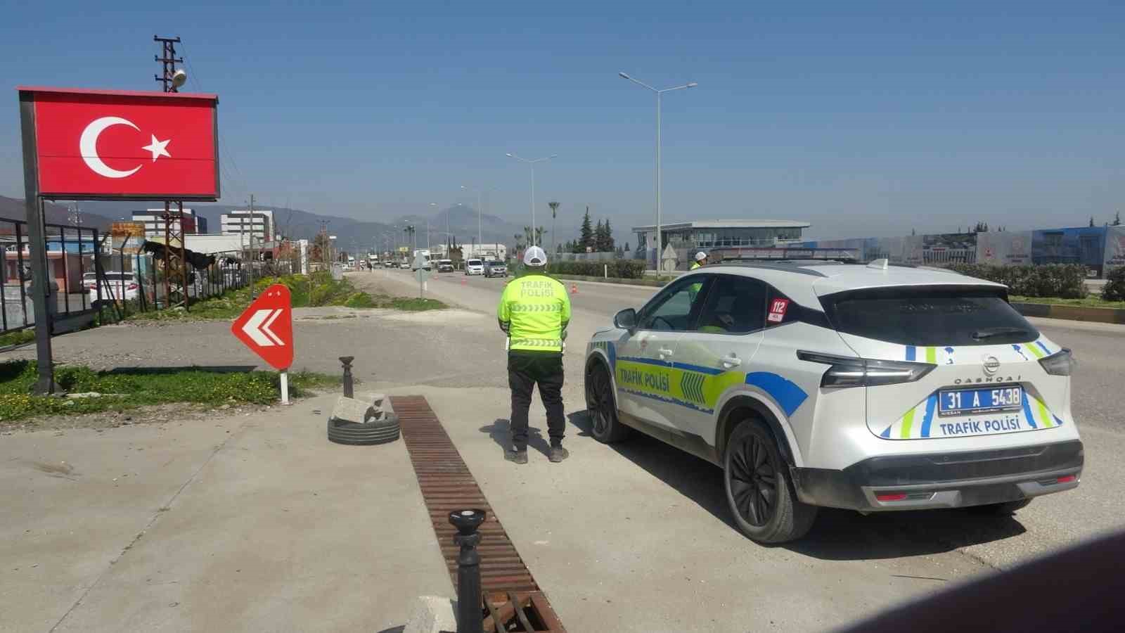dronlu denetimde kirmizi isikta gectigi icin ceza yiyen surucu keske bilerek gecseydim de en m6edeCe9