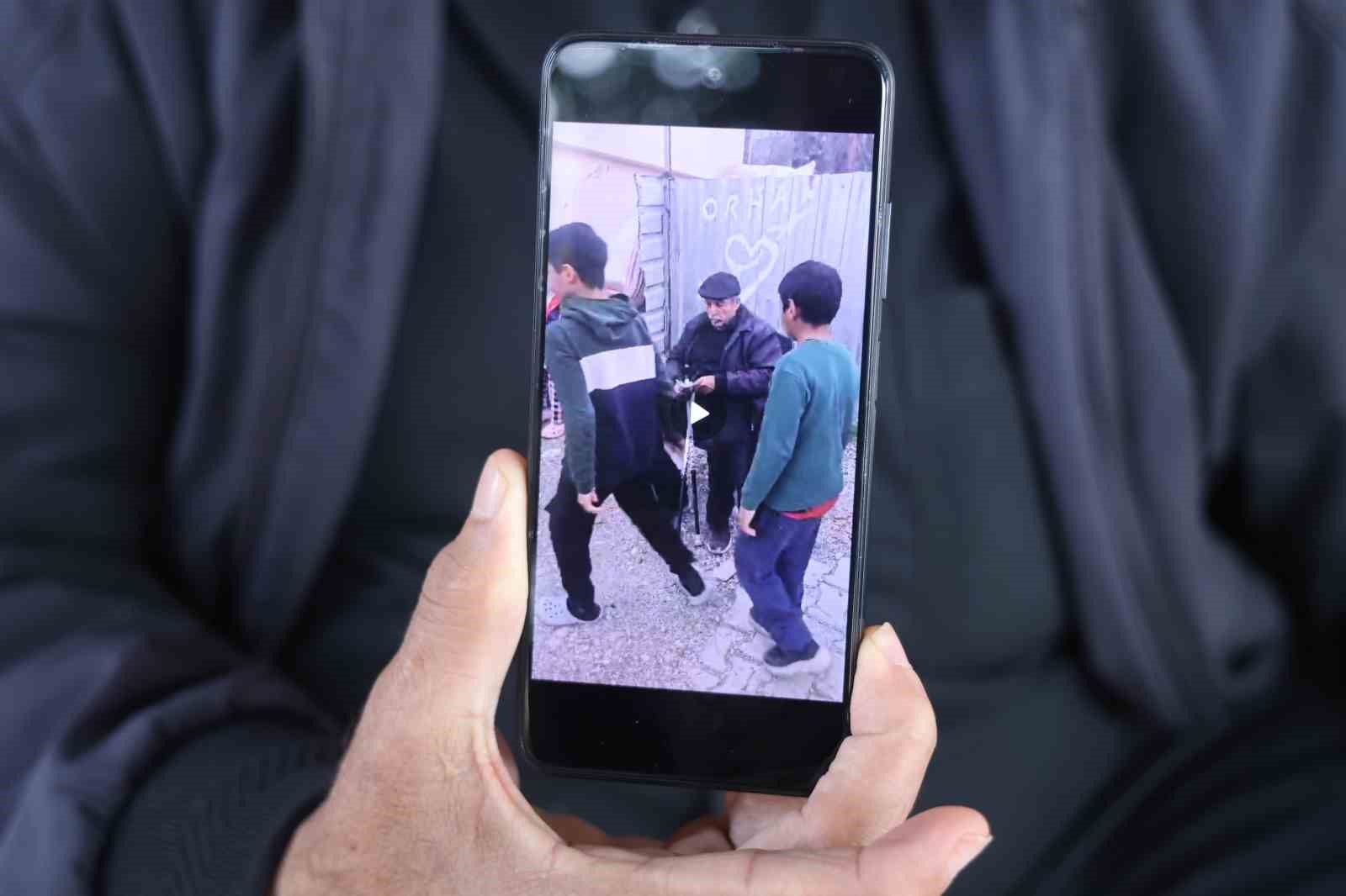 dua etsinler yeter diyen yasli adam emekli maasini mahalleliye dagitiyor 1 KRunge2T