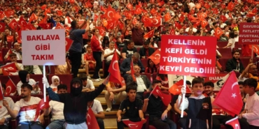 dualarla-milli-takima-destek-olundu-dev-ekranda-mac-heyecani-yasandi-sO2CPcgw.jpg
