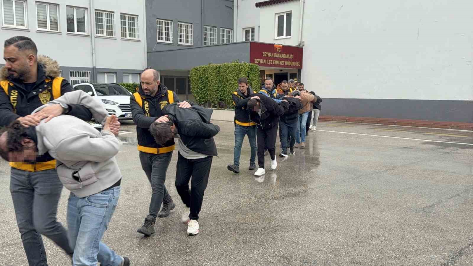 Dublörlerle 10 milyonluk vurgun: Kod adları "Profesör", "Firavun" ve "Azad" çıktı 4 dublorlerle 10 milyonluk vurgun kod adlari profesor firavun ve azad cikti 0 9EHPJZ6j