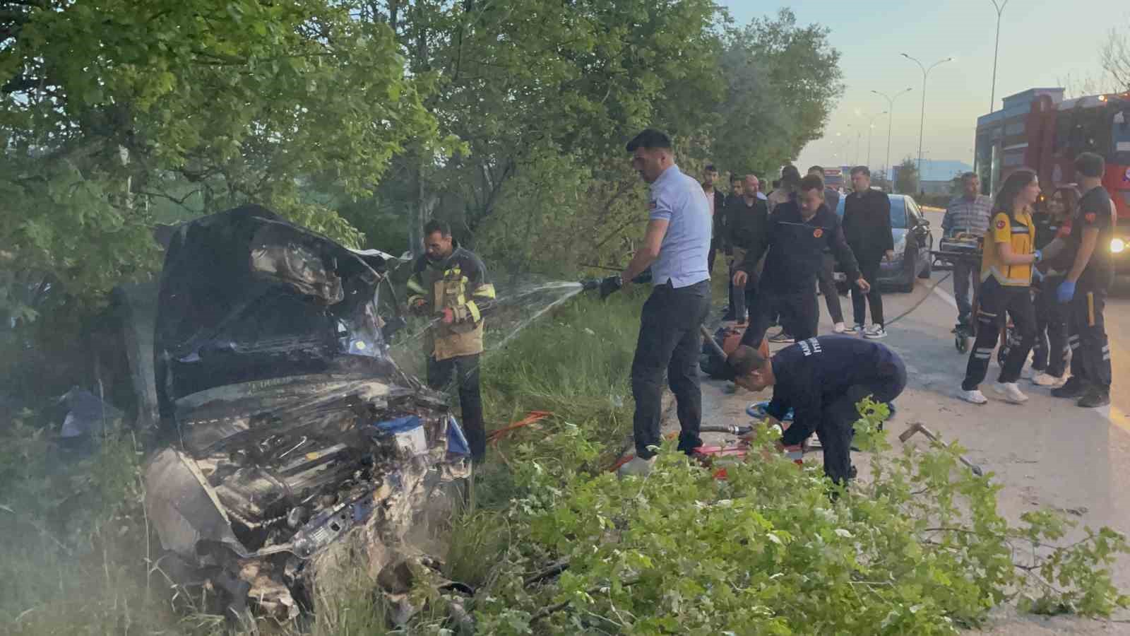 dugun konvoyunda feci kaza 1 olu 1 yarali 1 sNB1ciD4