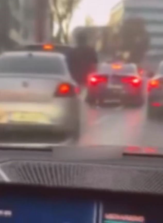 dugun konvoyunda trafigi tehlikeye atan sahislara 15 bin 888 tl ceza 2 kswbLayy