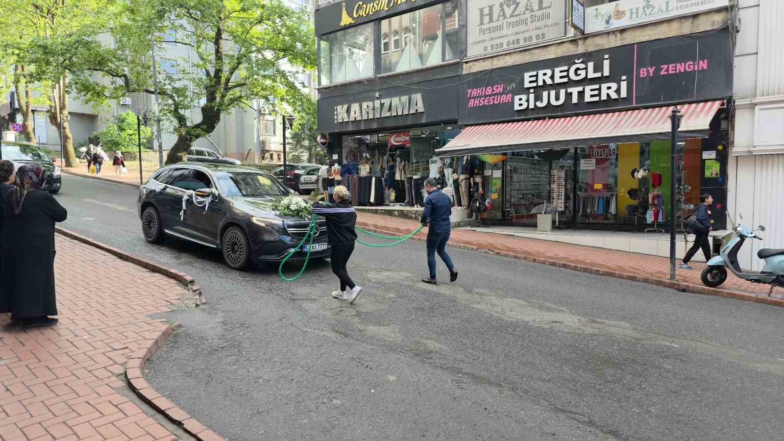 dugun konvoyunu zincirli surpriz durdurdu 2 ehMW5dtu