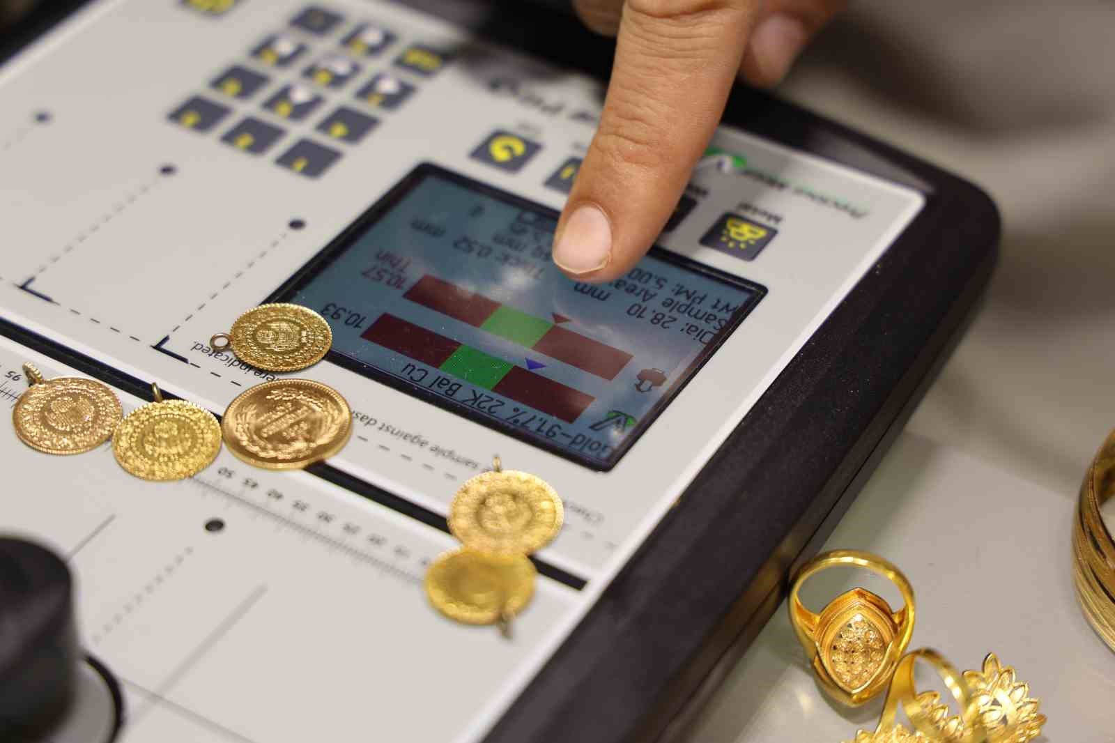 Düğün sonrası bozdurmaya gitti, gerçeği kuyumcuda öğrendi: Altınlar sahte ve ayarsız çıktı 8 dugun sonrasi bozdurmaya gitti gercegi kuyumcuda ogrendi altinlar sahte ve ayarsiz cikti 4 hrOyzthP
