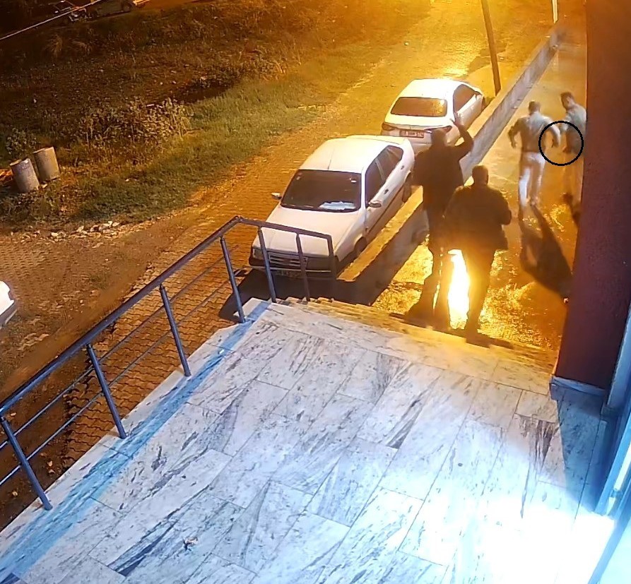 Düğün sonrası yaşanan otopark kavgasında 3 çocuk babası evlatlarının gözü önünde başından vurularak can verdi 7 dugun sonrasi yasanan otopark kavgasinda 3 cocuk babasi evlatlarinin gozu onunde basindan vurularak can 4vZyX8LF