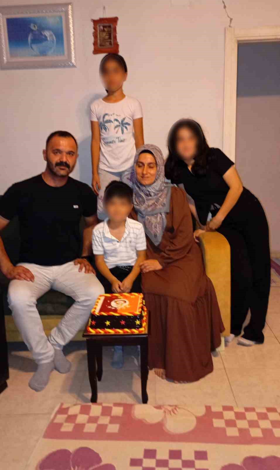 Düğün sonrası yaşanan otopark kavgasında 3 çocuk babası evlatlarının gözü önünde başından vurularak can verdi 11 dugun sonrasi yasanan otopark kavgasinda 3 cocuk babasi evlatlarinin gozu onunde basindan vurularak can TBN7O5W5