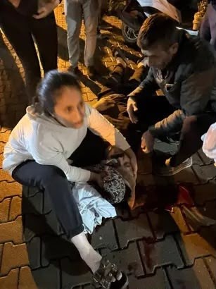 Düğün sonrası yaşanan otopark kavgasında 3 çocuk babası evlatlarının gözü önünde başından vurularak can verdi 12 dugun sonrasi yasanan otopark kavgasinda 3 cocuk babasi evlatlarinin gozu onunde basindan vurularak can fitLpg5Z