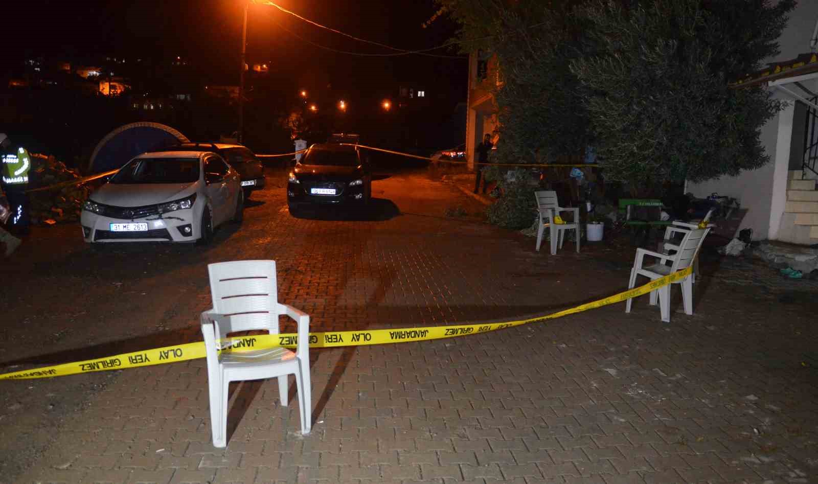 Düğün sonrası yaşanan otopark kavgasında 3 çocuk babası evlatlarının gözü önünde başından vurularak can verdi 6 dugun sonrasi yasanan otopark kavgasinda 3 cocuk babasi evlatlarinin gozu onunde basindan vurularak can