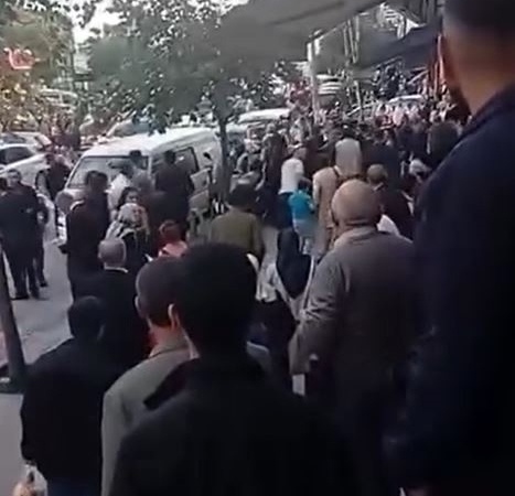 dugunde-aileler-arasindaki-kavga-kameraya-yansidi-X8NIdEeu.jpg