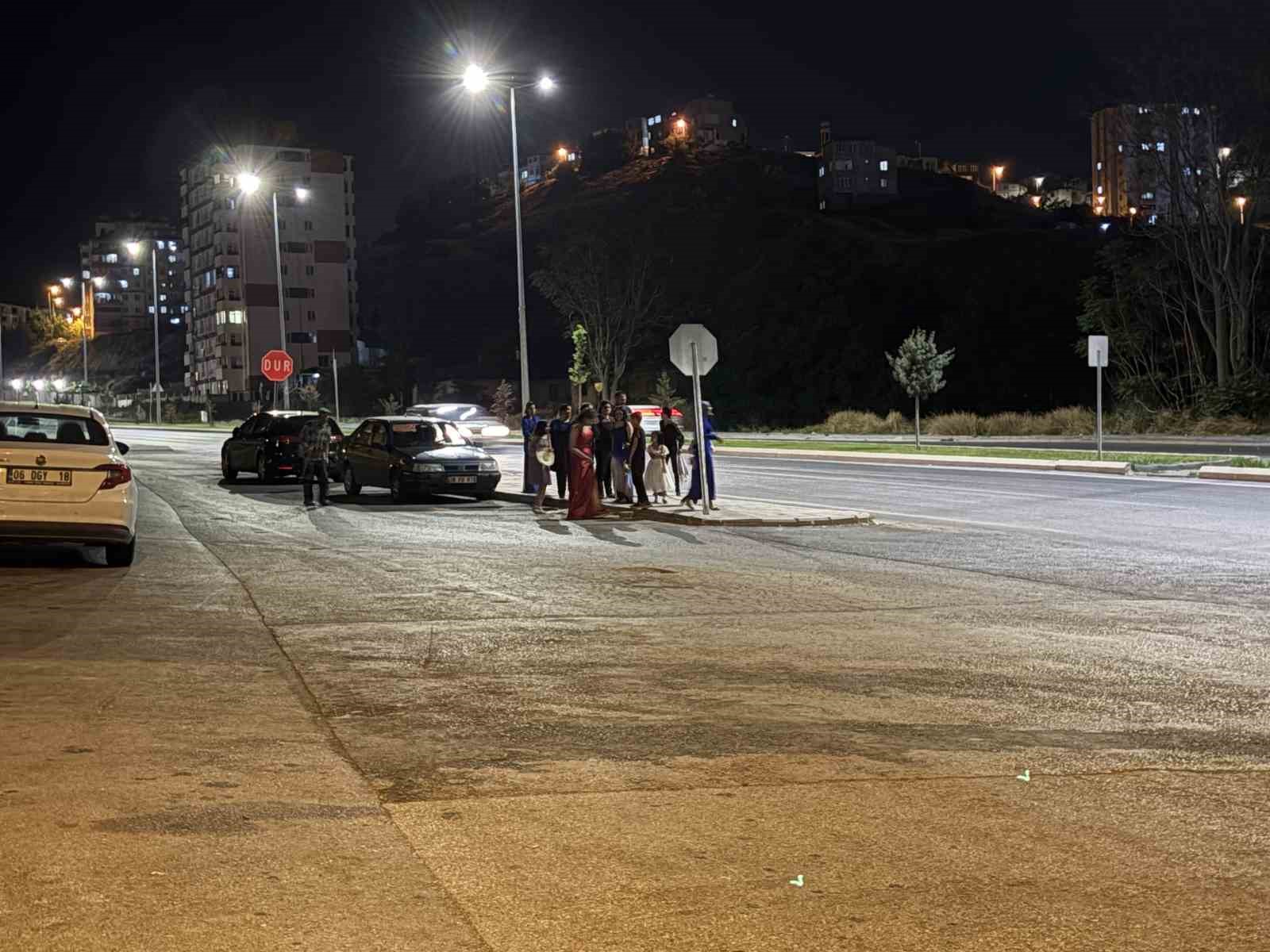 Düğünde bıçaklı kavga: 1 yaralı 4 dugunde bicakli kavga 1 yarali 0 SCO5EqJI