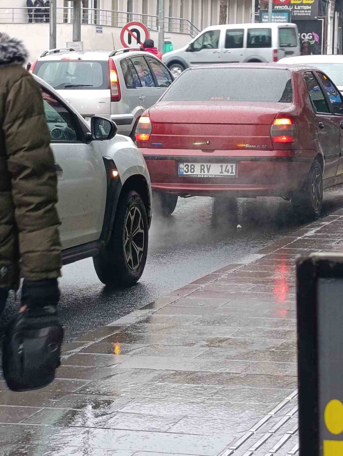 dukkana girdi arkasina bile bakmadan kacti 2 YqO6jsmh