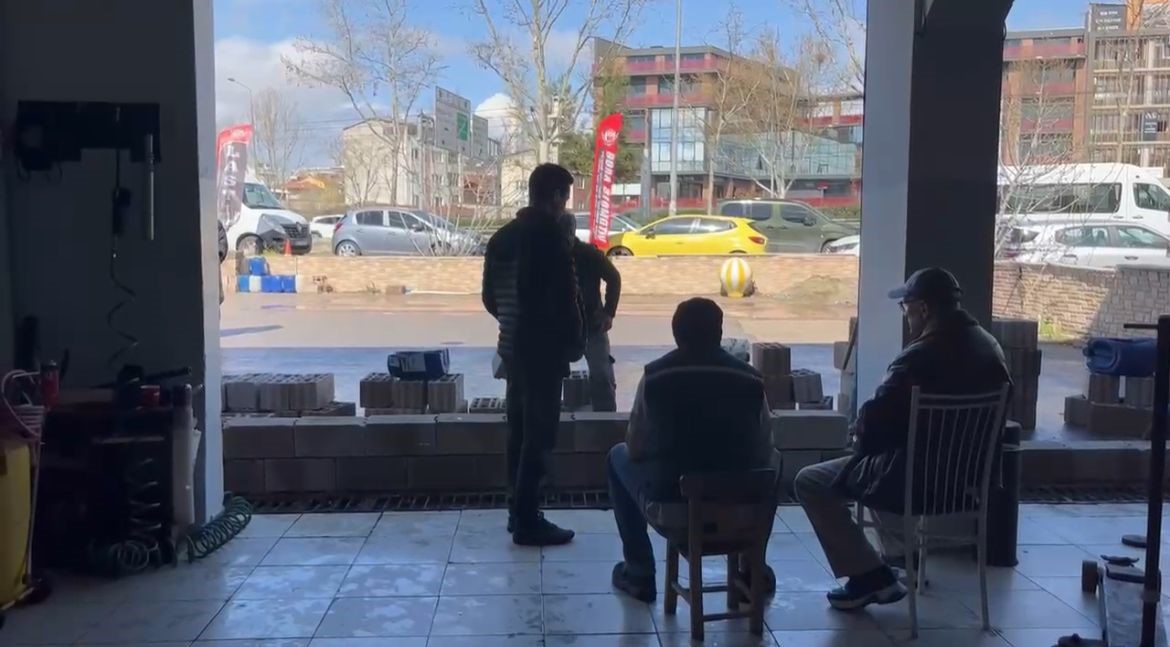 dukkanin onune duvar ordu kiracisi isyan etti bizi acik cezaevine cevirdi 4 bS63QFCi
