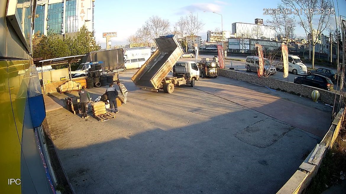 dukkanin onune duvar ordu kiracisi isyan etti bizi acik cezaevine cevirdi 6 3BRG86T6