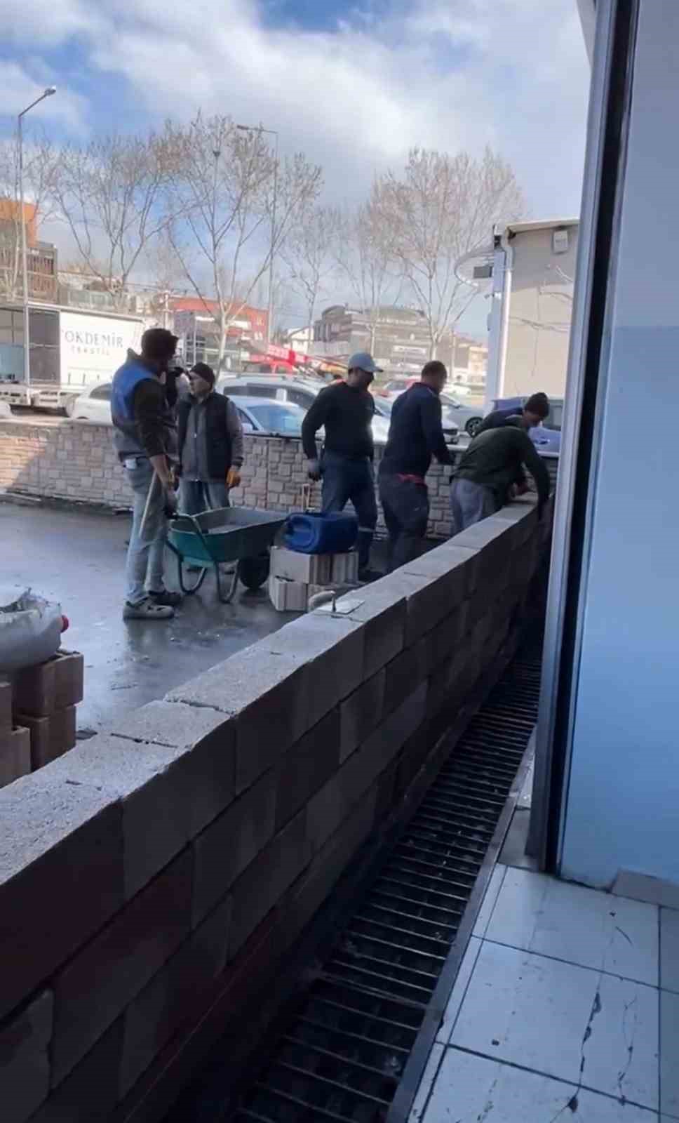 dukkanin onune duvar ordu kiracisi isyan etti bizi acik cezaevine cevirdi 9 DMRymR2l