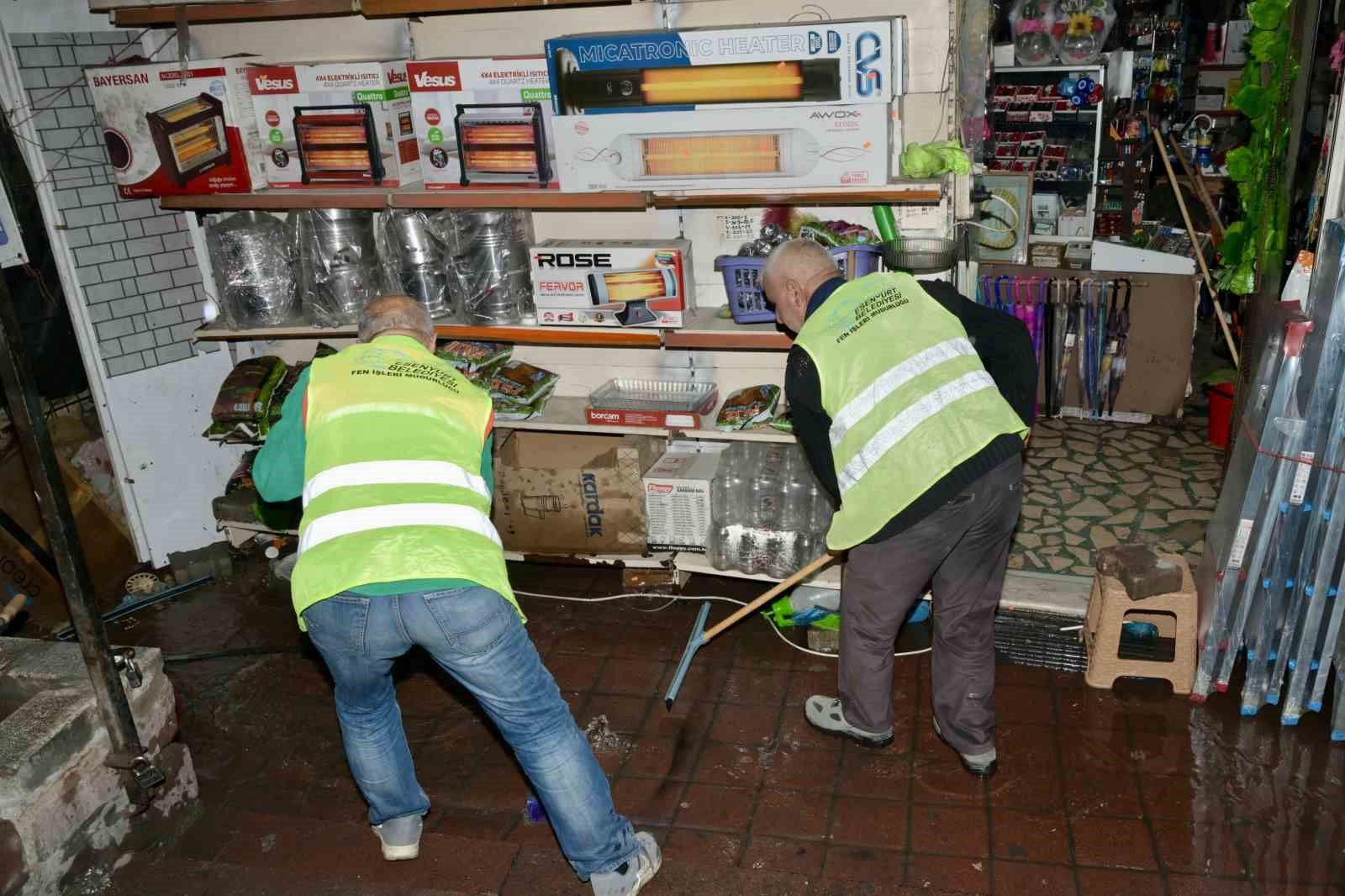dukkanini pis su basan vatandas iskiye isyan etti esenyurt belediyesi yardimina kostu 0 g93QlT5g