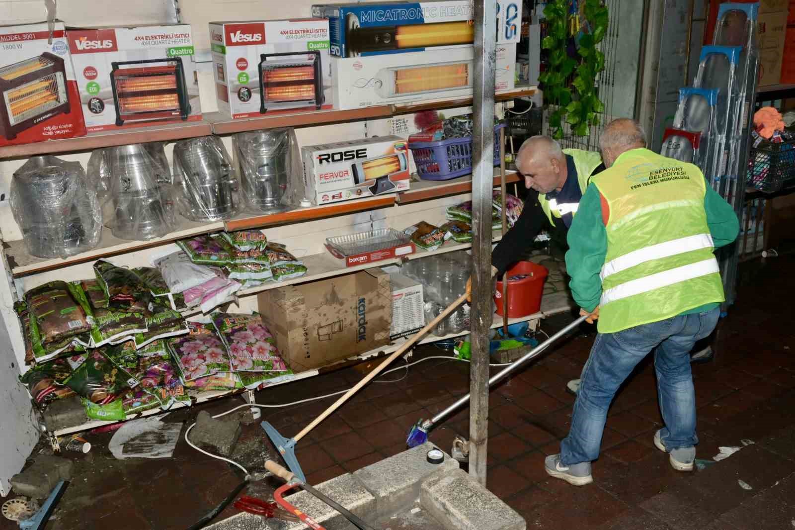 dukkanini pis su basan vatandas iskiye isyan etti esenyurt belediyesi yardimina kostu 1 zS2gwYmr