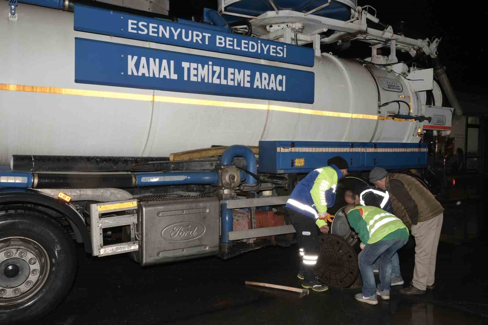 dukkanini pis su basan vatandas iskiye isyan etti esenyurt belediyesi yardimina kostu 2 aUlelVFy