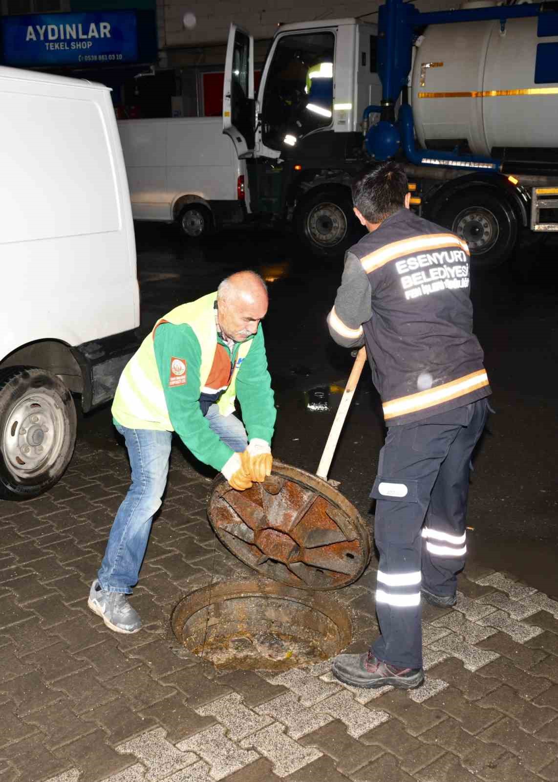 dukkanini pis su basan vatandas iskiye isyan etti esenyurt belediyesi yardimina kostu 5 siLrlclH