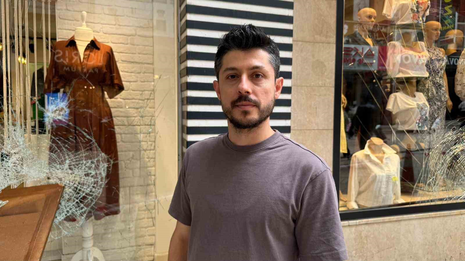 dukkanlarin camini boyle kirdi 14 ayri suc kaydi var 4 LLuSvUIB