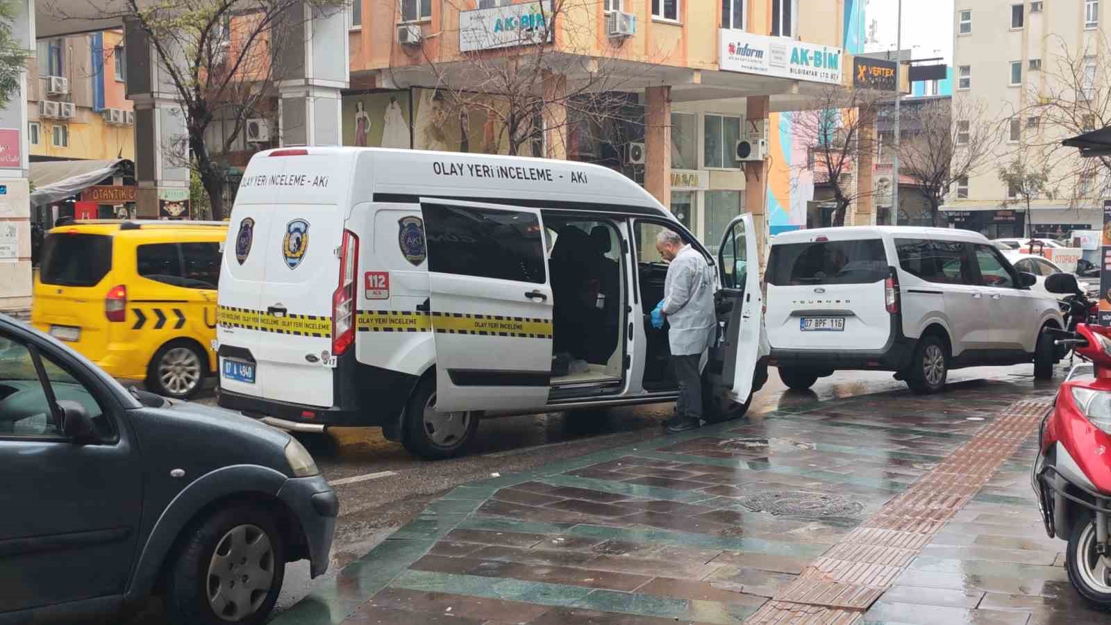 dun giris yaptigi apart otel odasinda olu bulundu 2 YrLSFwIn