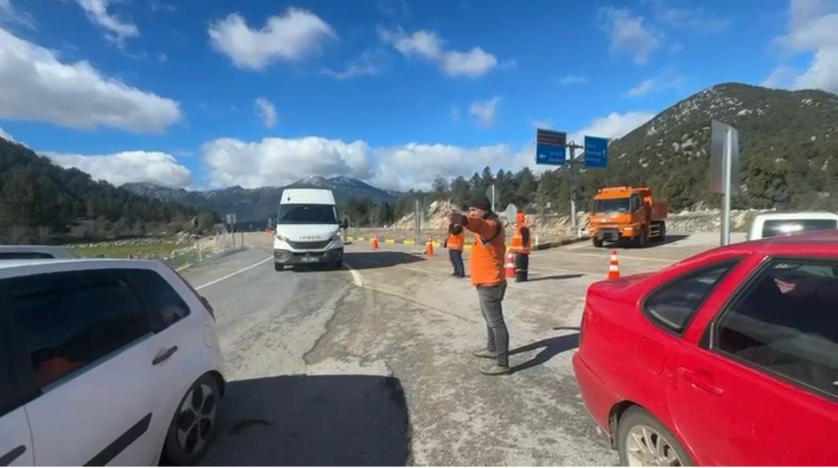 dun yagan saganak karayolunu gole dondurdu 2 dqKwX5zO