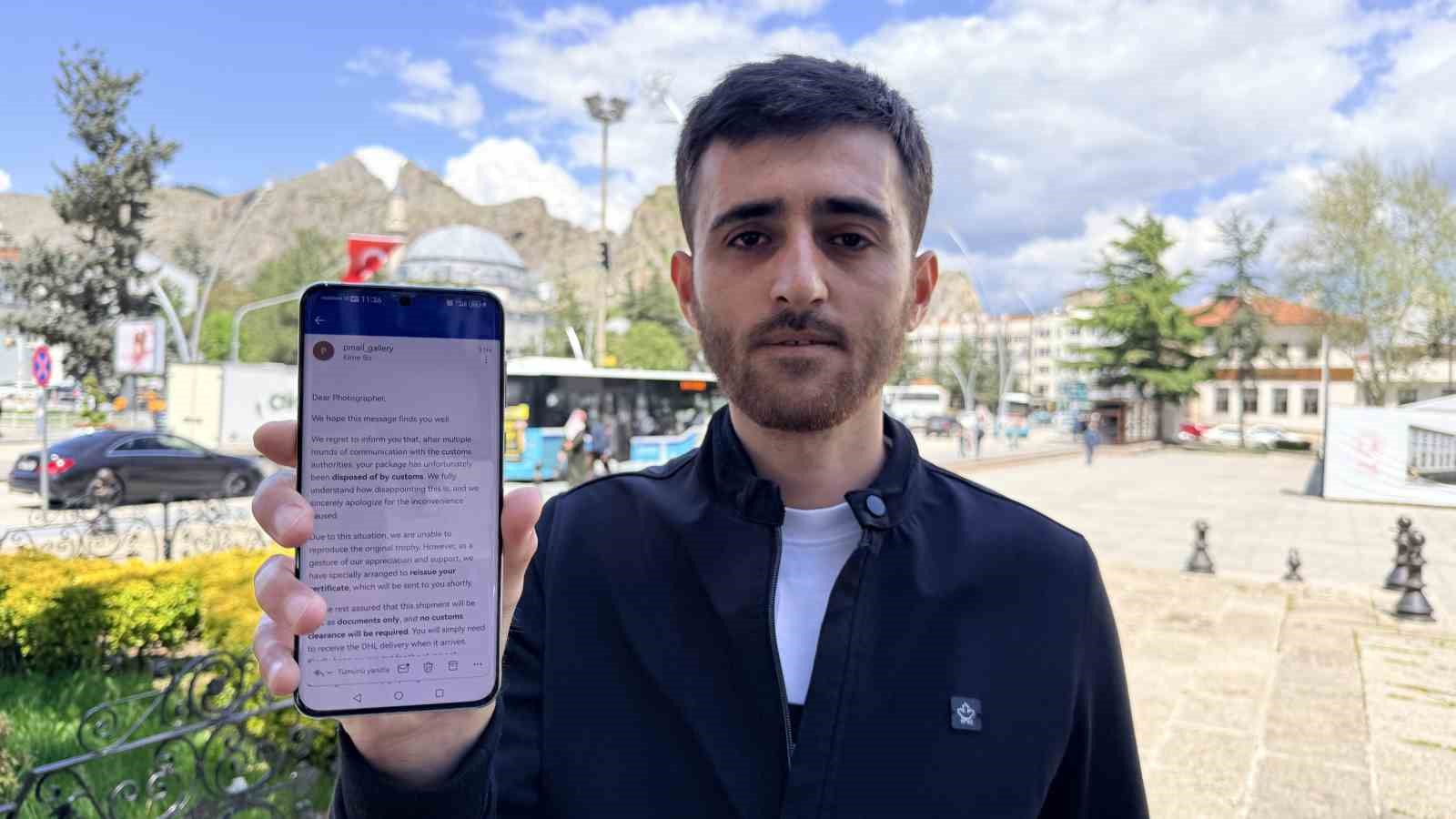 dunya basarisi vize engelinin ardindan simdi de gumruge takildi 1 b8Z5BtgI