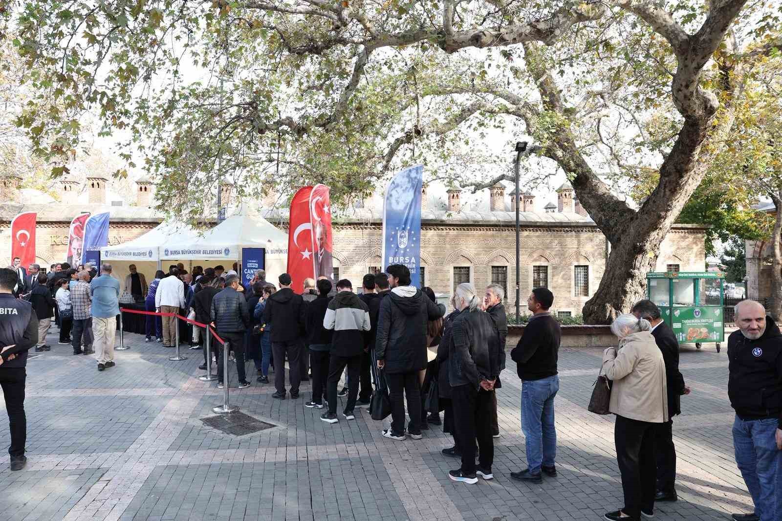 dunya cantik gununde ucretsiz ikram edildi yabanci turistler lezzetine hayran kaldi 1 ZMyuaM6M