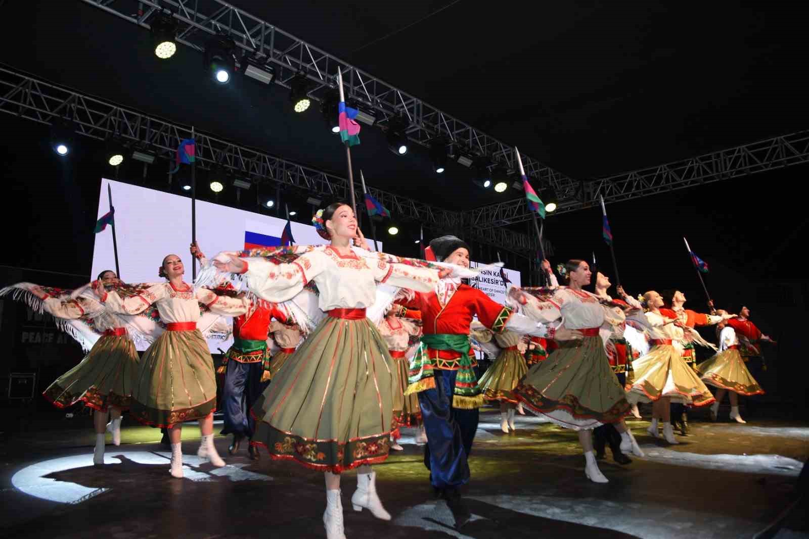 Dünya dansları Balıkesir sahnelendi 4 dunya danslari balikesir sahnelendi 0
