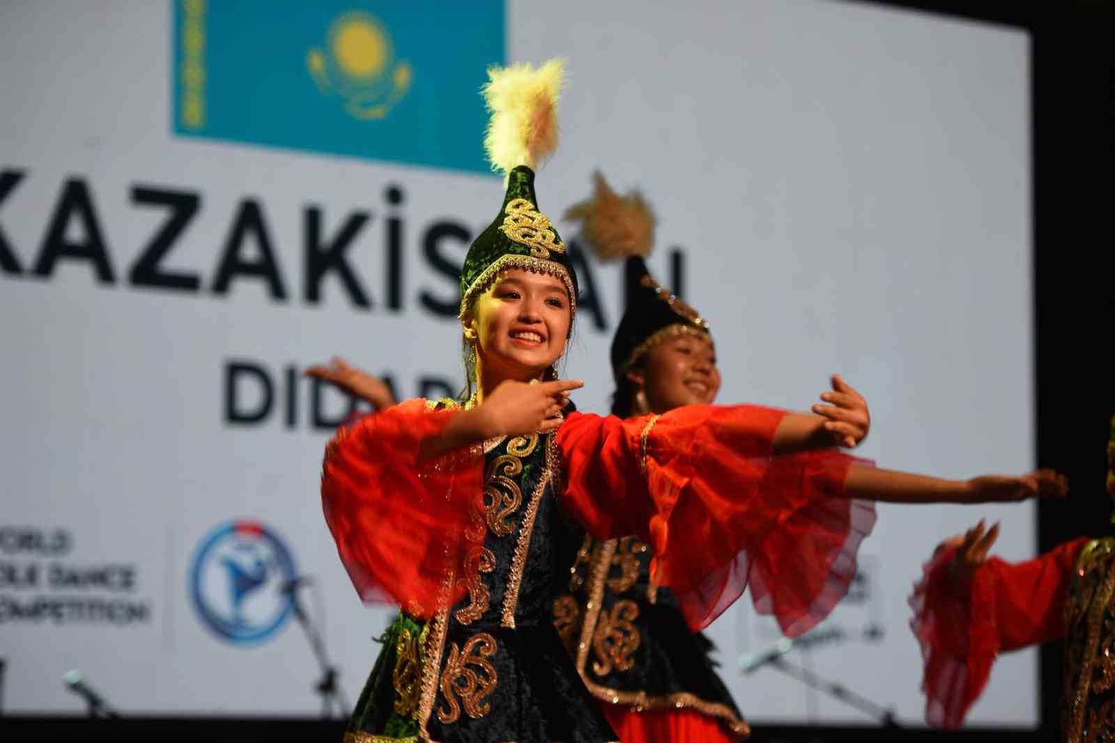 Dünya dansları Balıkesir sahnelendi 5 dunya danslari balikesir sahnelendi 1 9O39p2Wd