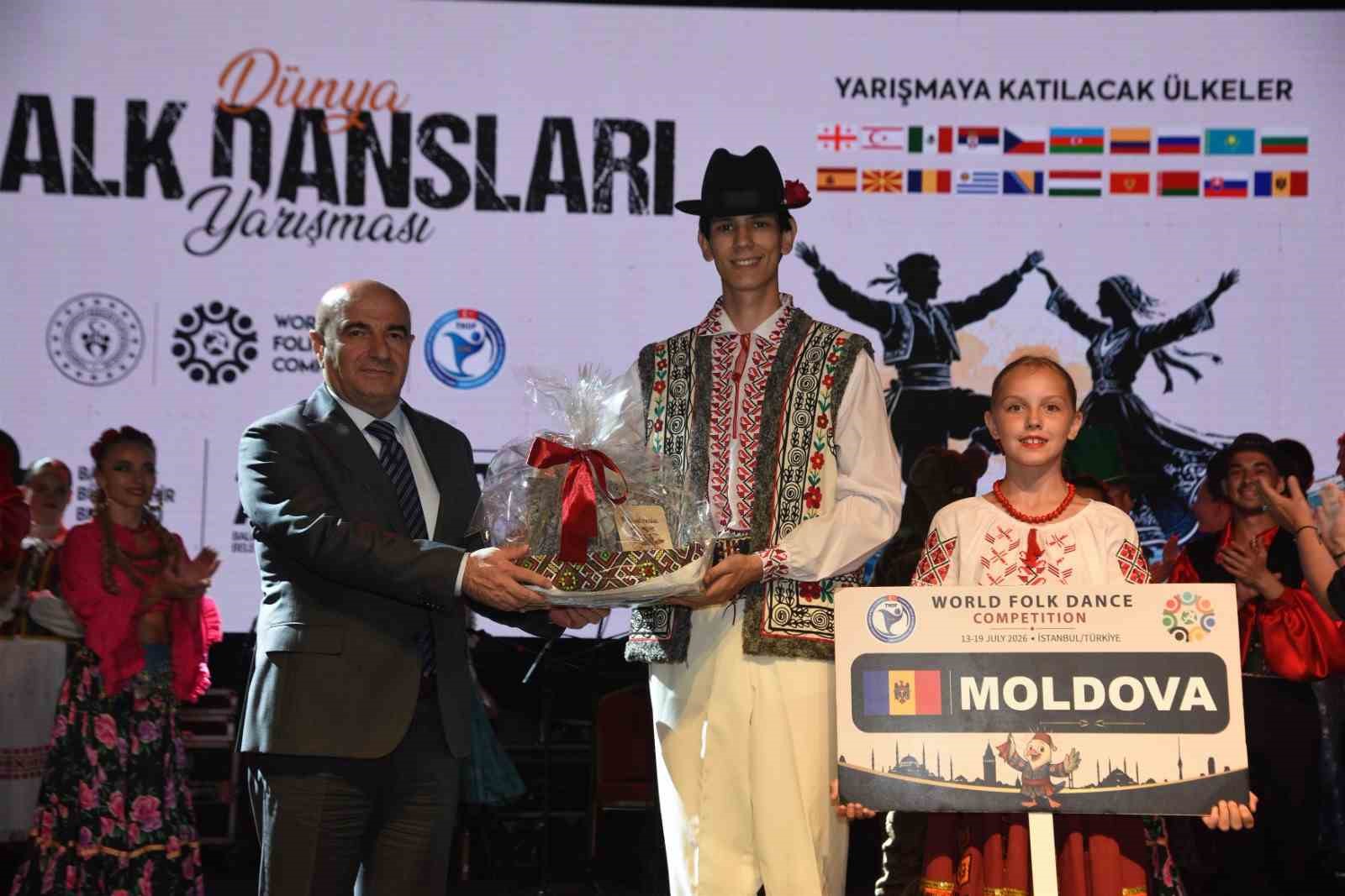 Dünya dansları Balıkesir sahnelendi 7 dunya danslari balikesir sahnelendi 3 tfVnSYzh