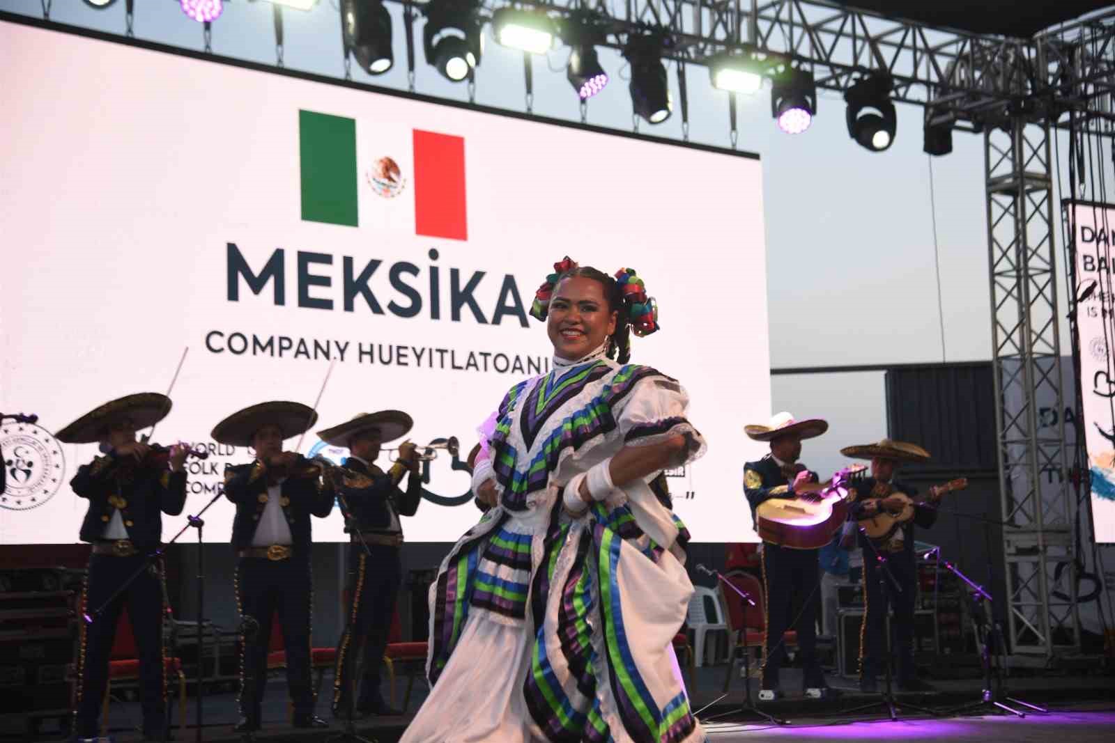 Dünya dansları Balıkesir sahnelendi 10 dunya danslari balikesir sahnelendi 6 QmOUUeih