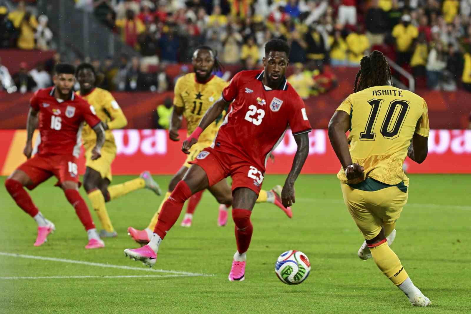 dunya kupasinda gana ve kolombiya galibiyetle basladi 1