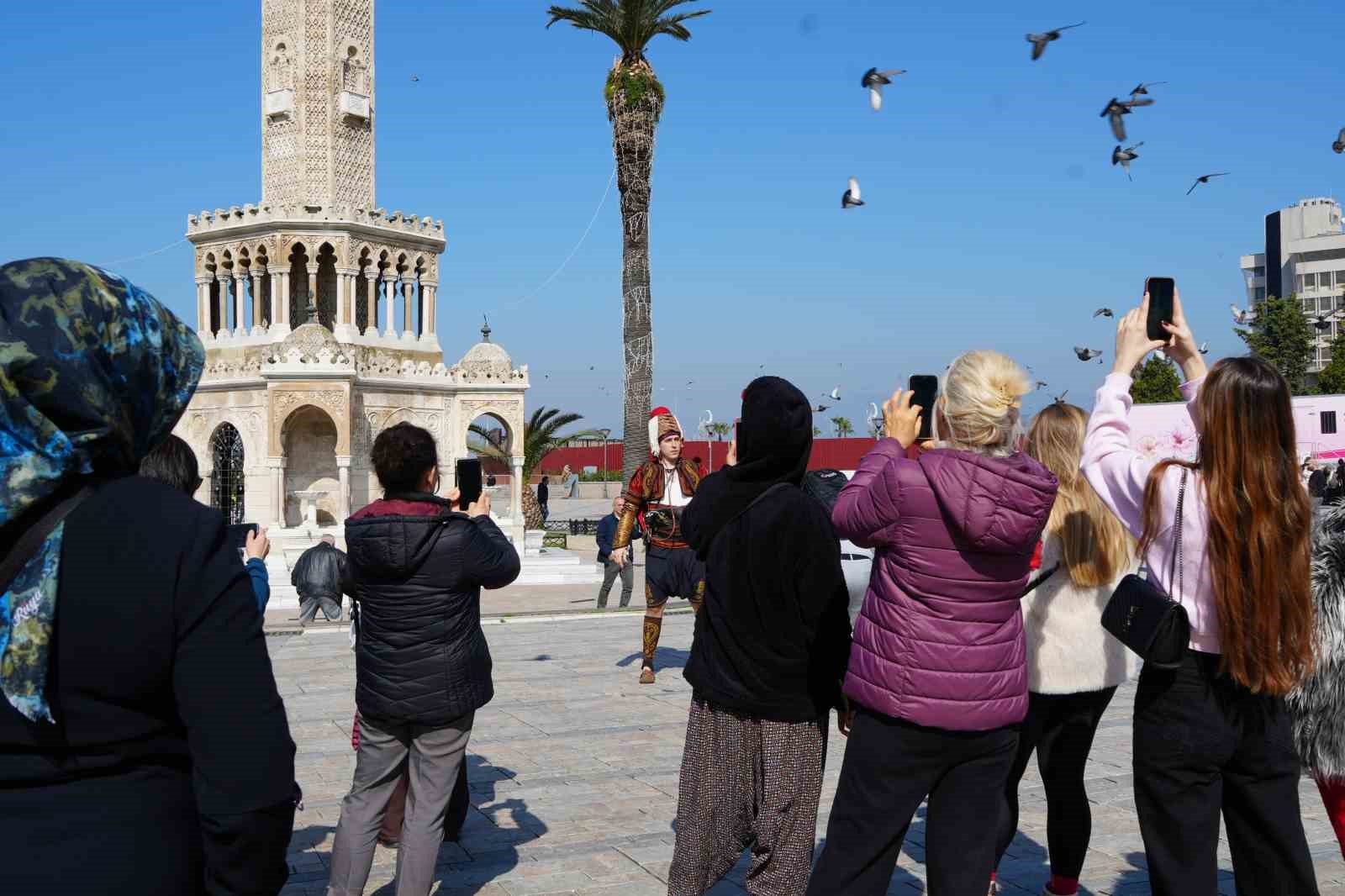 dunya meydanlarinda bir efe egenin zeybegini avrupaya tasidi 2 uyllyE4d