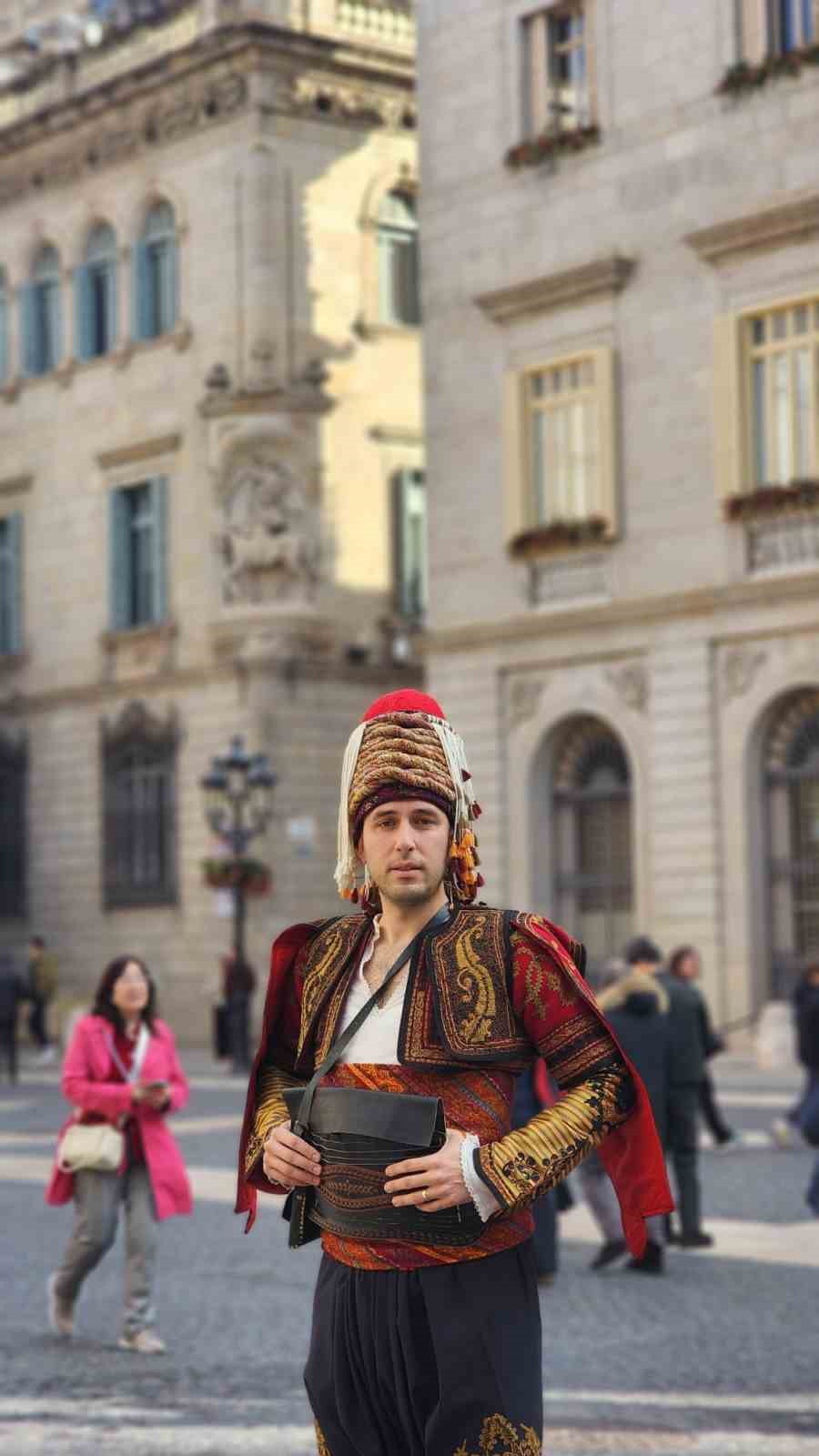 dunya meydanlarinda bir efe egenin zeybegini avrupaya tasidi 7