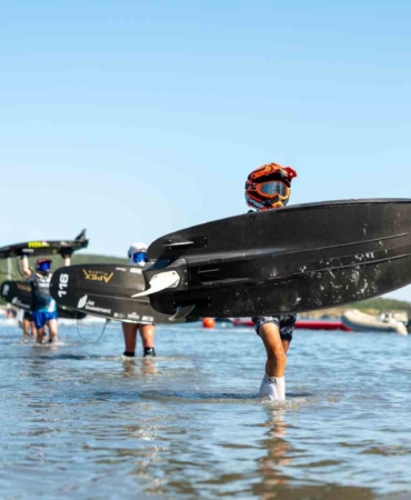 dunya-motosurf-sampiyonasinda-ilk-gun-etap-yarislari-sona-erdi-2cOaLrhd.jpg