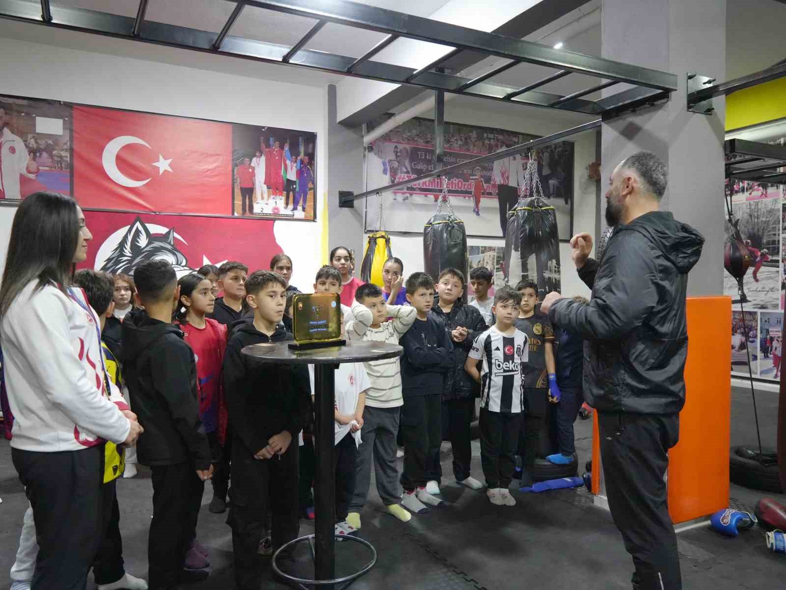 dunya sampiyonu asumana memleketinde coskulu karsilama 6 gOwuU7Yi