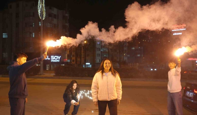 dunya-sampiyonu-asumana-memleketinde-coskulu-karsilama-jBf9URZR.jpg