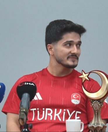 dunya-sampiyonu-muhammed-furkan-ozbekten-ogrencilere-ilham-veren-bulusma-UjtKDAGw.jpg