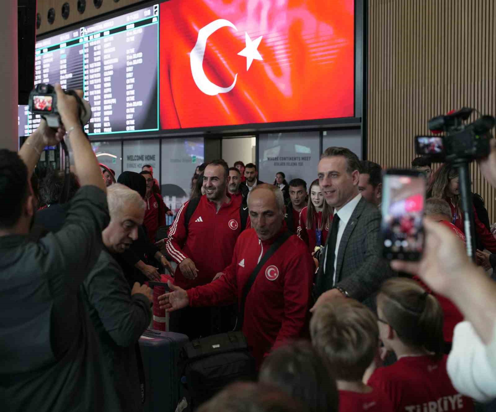 dunya sampiyonu taekwondo milli takimi turkiyeye dondu 0