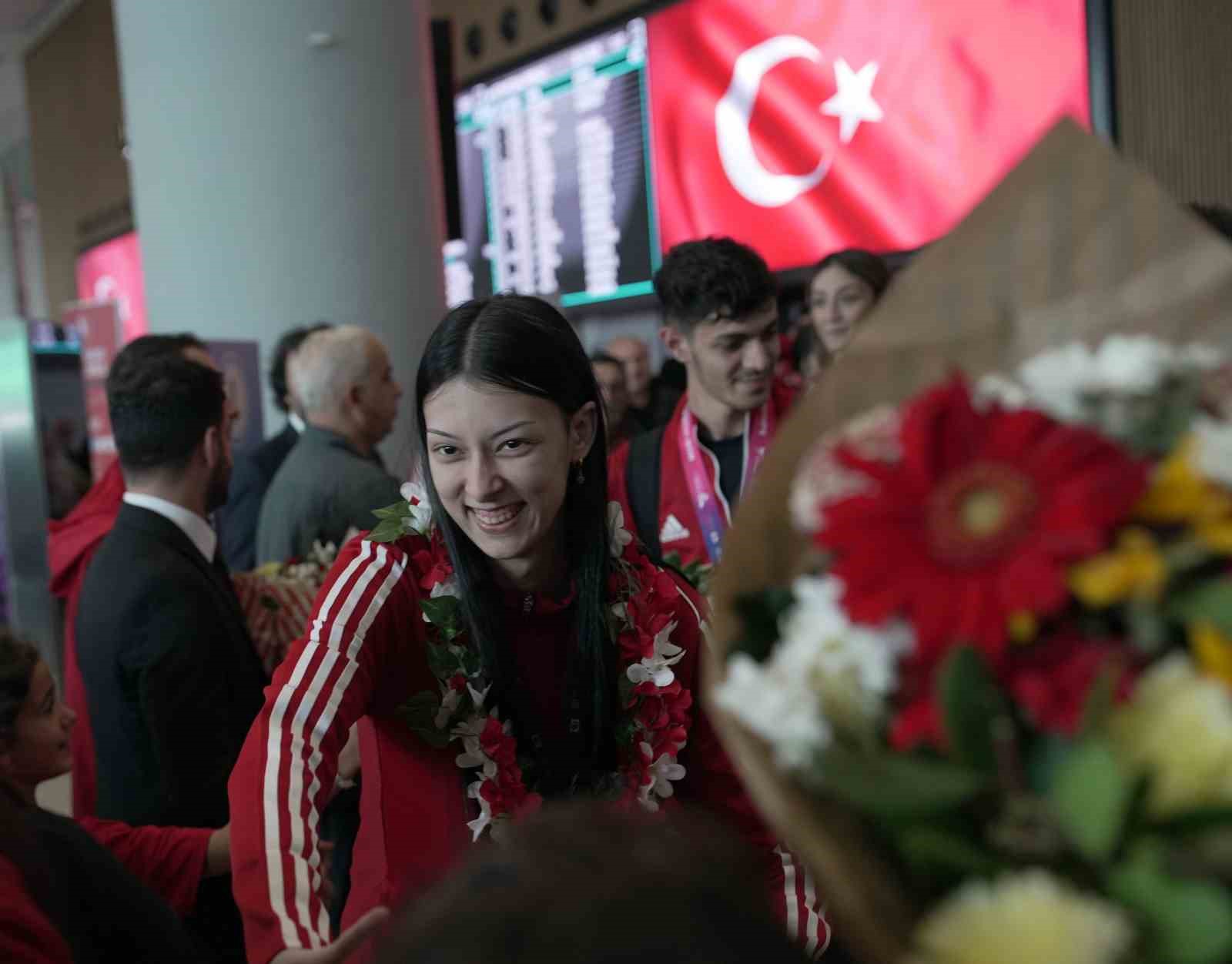 dunya sampiyonu taekwondo milli takimi turkiyeye dondu 1 GBCv3TlZ