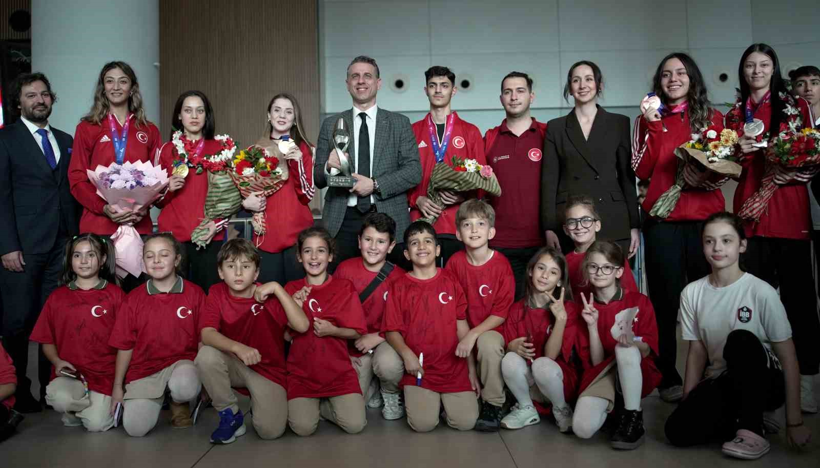 dunya sampiyonu taekwondo milli takimi turkiyeye dondu 14 wMQ31cYe