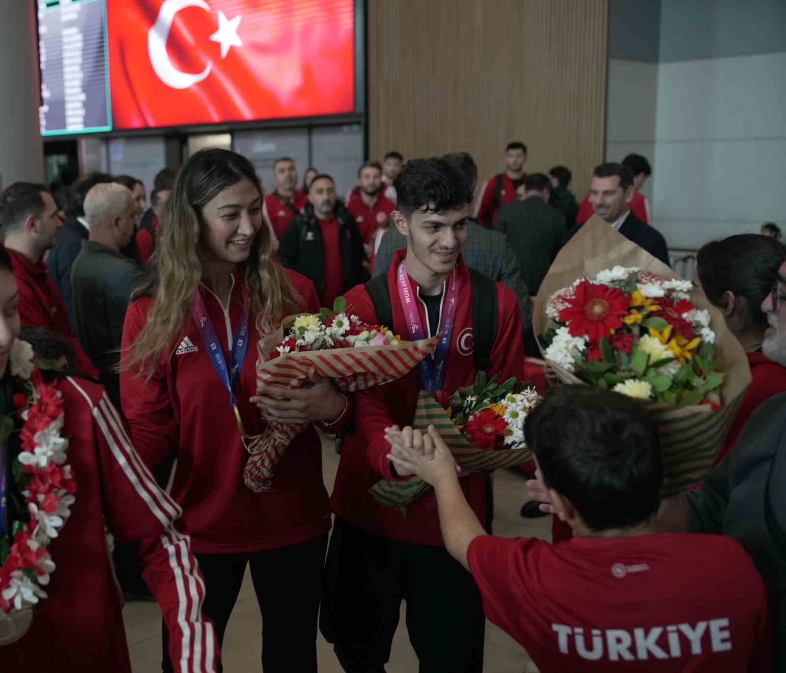 dunya sampiyonu taekwondo milli takimi turkiyeye dondu 2 EWv9B7mF