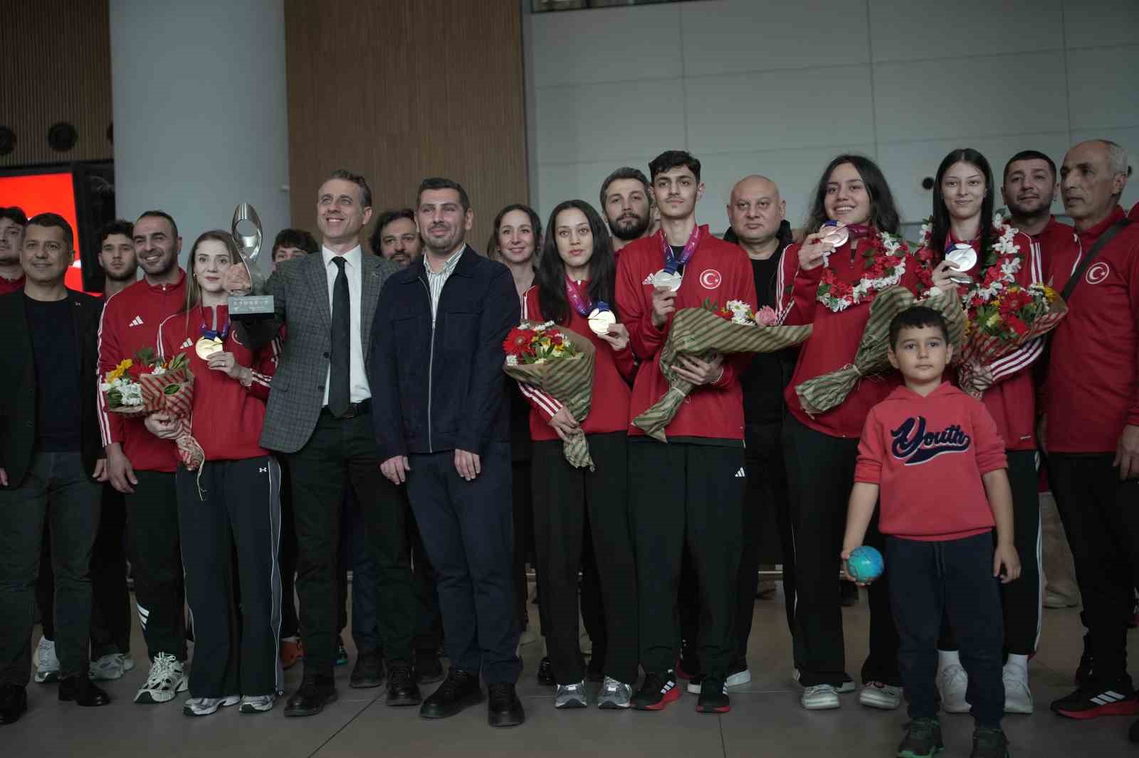 dunya sampiyonu taekwondo milli takimi turkiyeye dondu 3 rpy97jLd