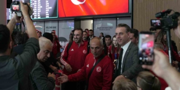 dunya-sampiyonu-taekwondo-milli-takimi-turkiyeye-dondu-HruqSibV.jpg