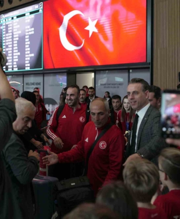 dunya-sampiyonu-taekwondo-milli-takimi-turkiyeye-dondu-HruqSibV.jpg